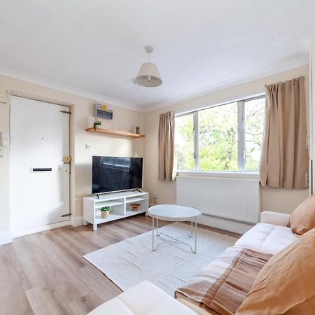 Lovely Studio Flat In Wimbledon W/ Free Parking 伦敦 外观 照片