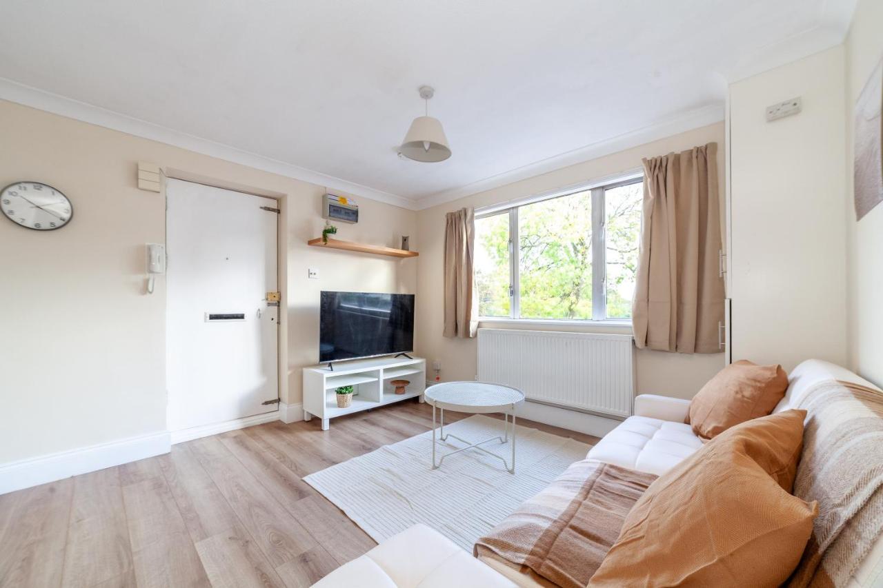 Lovely Studio Flat In Wimbledon W/ Free Parking 伦敦 外观 照片