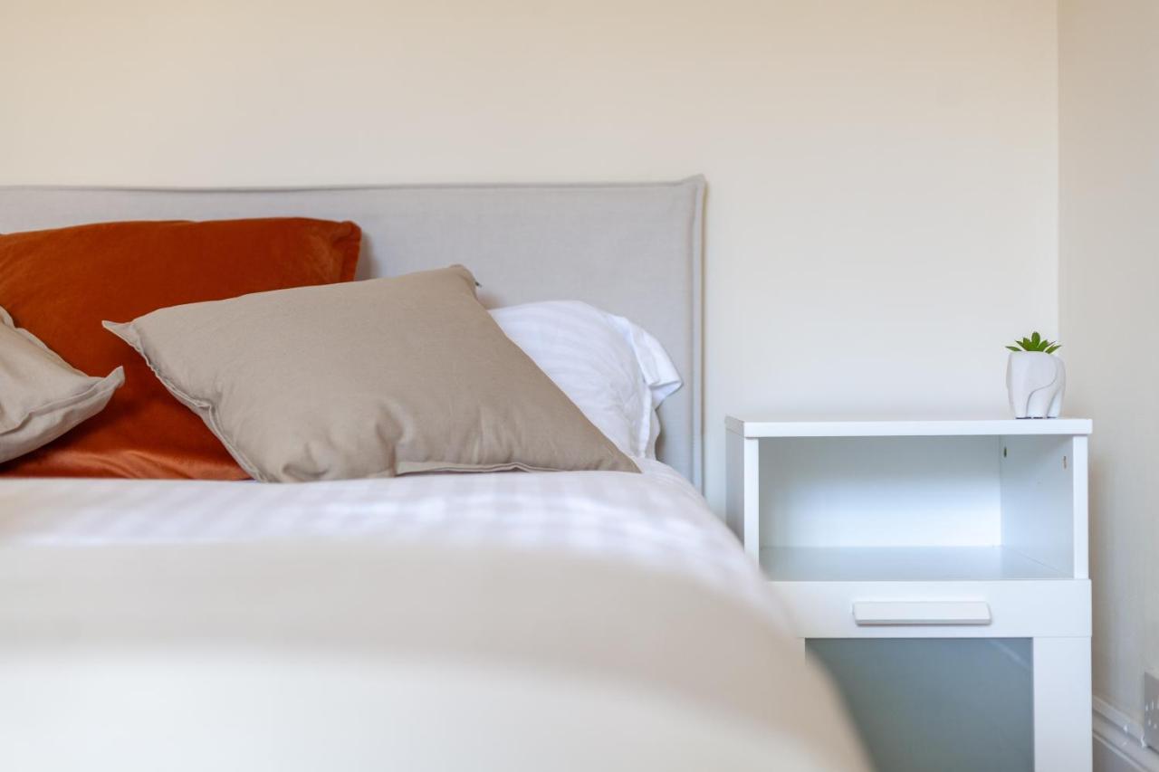 Lovely Studio Flat In Wimbledon W/ Free Parking 伦敦 外观 照片