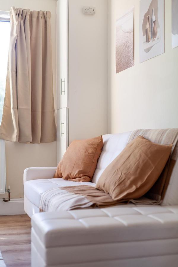 Lovely Studio Flat In Wimbledon W/ Free Parking 伦敦 外观 照片