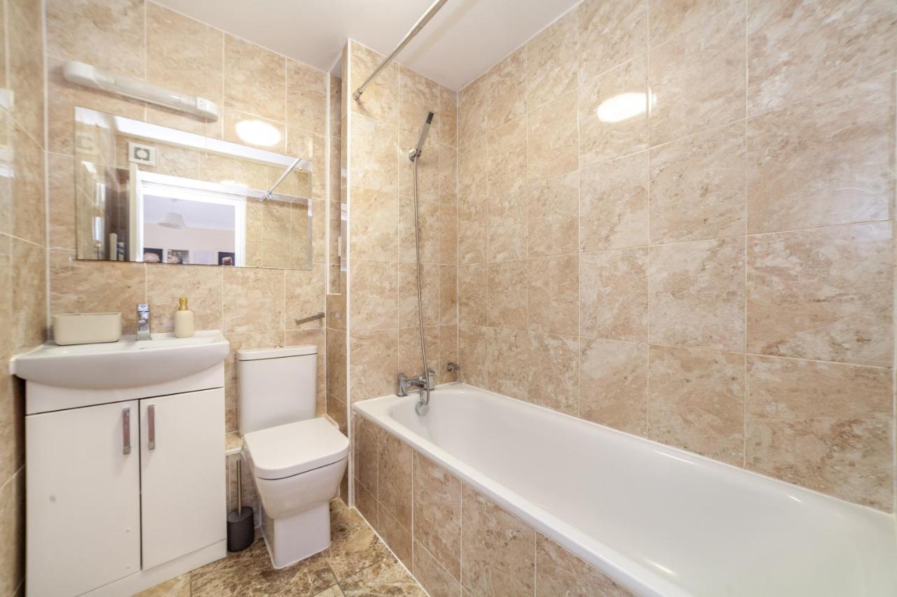 Lovely Studio Flat In Wimbledon W/ Free Parking 伦敦 外观 照片