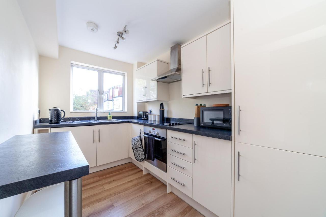 Lovely Studio Flat In Wimbledon W/ Free Parking 伦敦 外观 照片