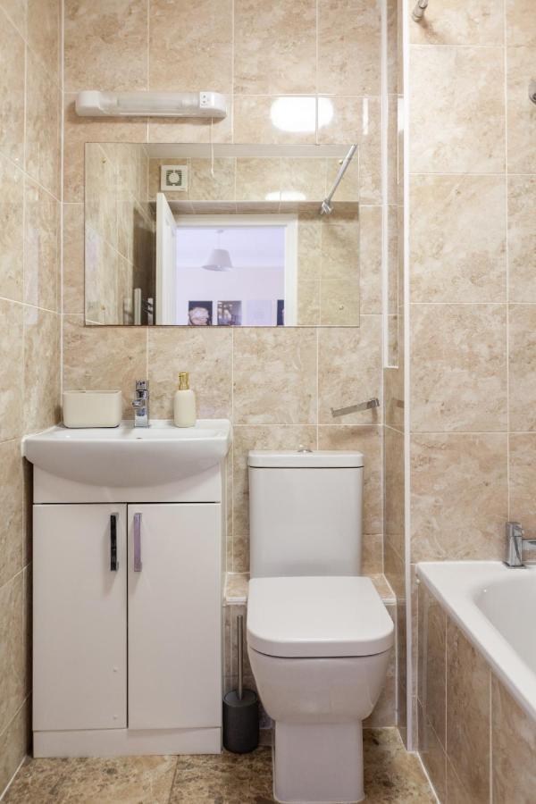 Lovely Studio Flat In Wimbledon W/ Free Parking 伦敦 外观 照片