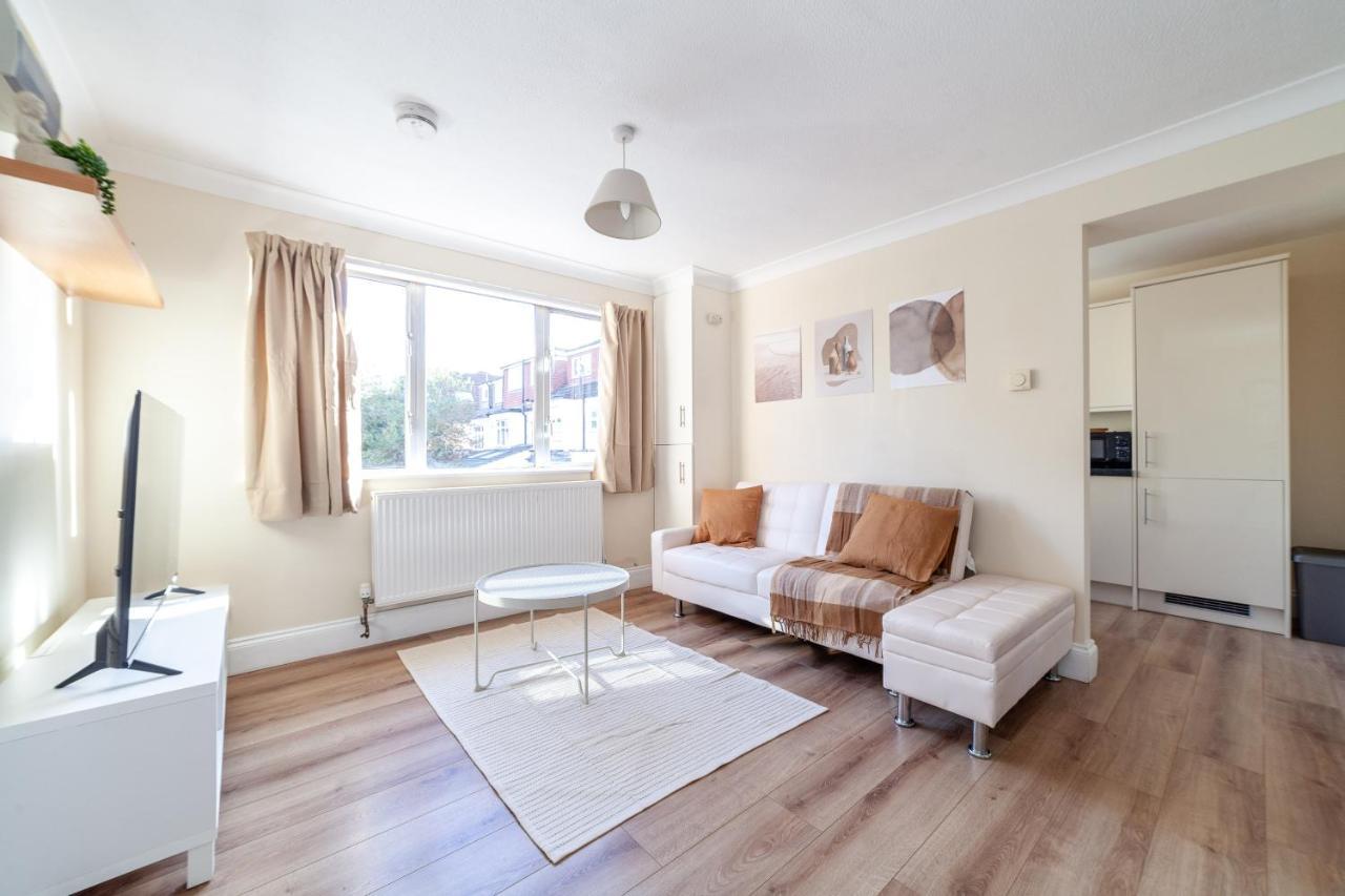 Lovely Studio Flat In Wimbledon W/ Free Parking 伦敦 外观 照片