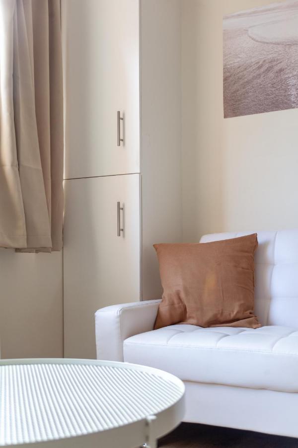 Lovely Studio Flat In Wimbledon W/ Free Parking 伦敦 外观 照片