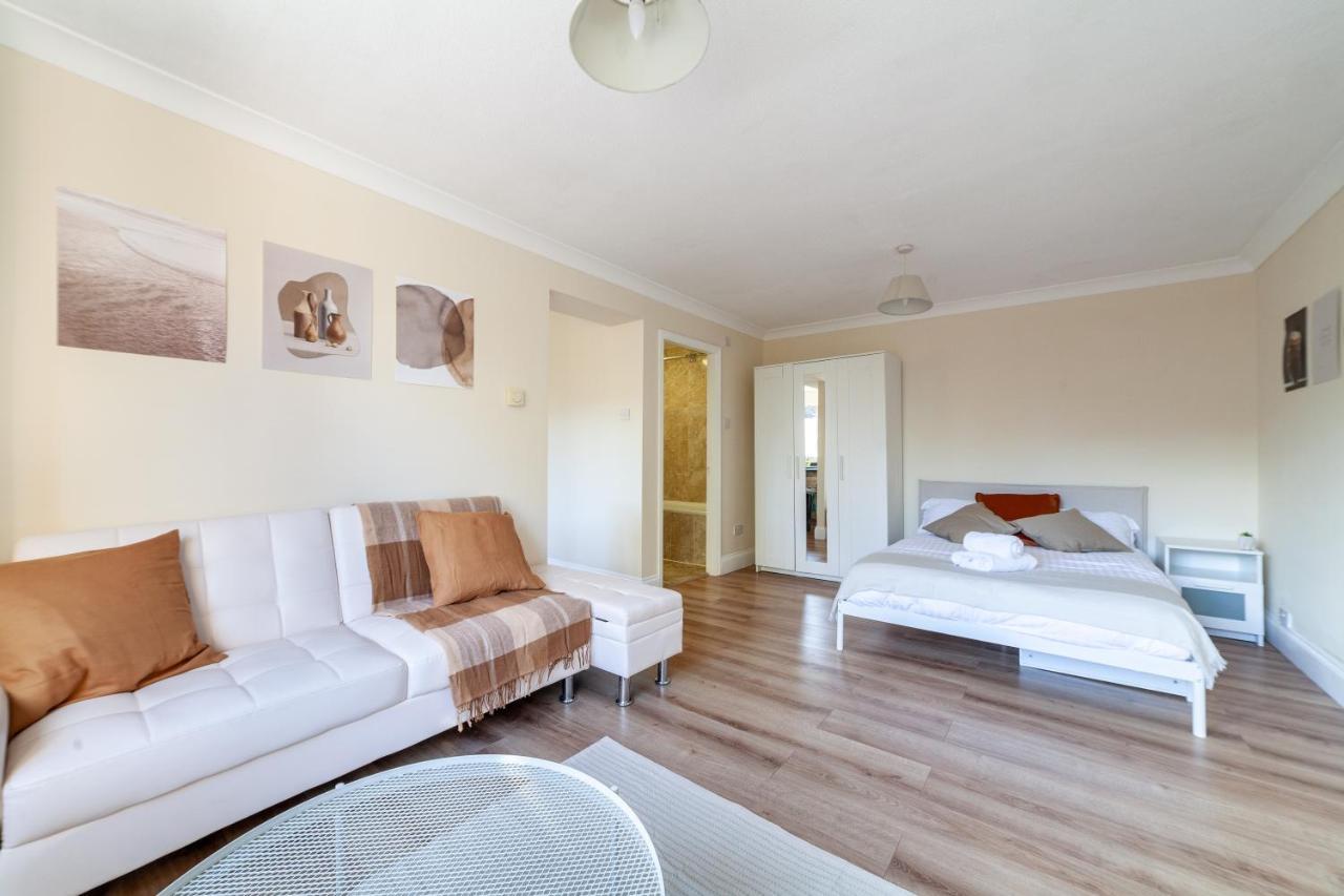 Lovely Studio Flat In Wimbledon W/ Free Parking 伦敦 外观 照片