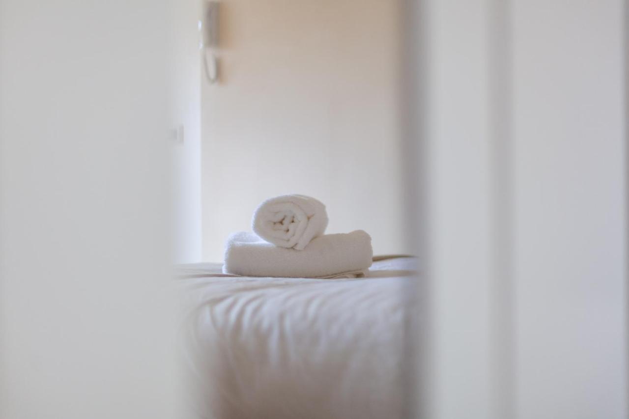 Lovely Studio Flat In Wimbledon W/ Free Parking 伦敦 外观 照片