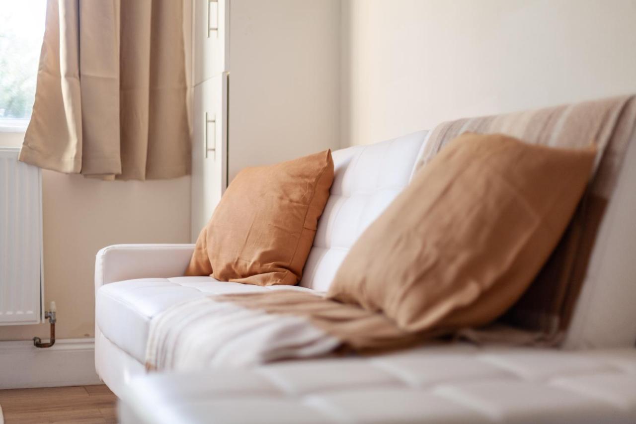 Lovely Studio Flat In Wimbledon W/ Free Parking 伦敦 外观 照片